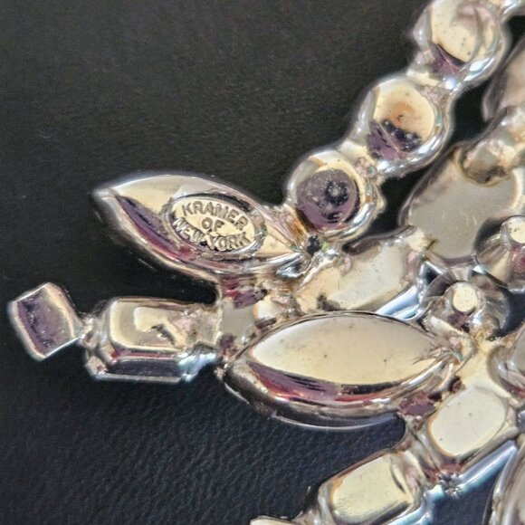 Vintage Kramer of New York Sparkling Clear Rhinestone Brooch Pin - Picture 8 of 8